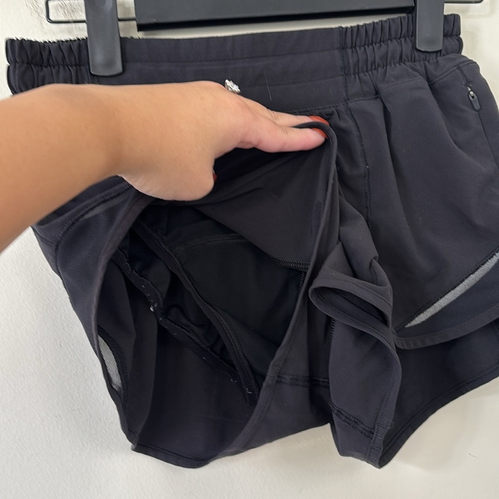 Lululemon Hotty Hot Short II *2.5" Black Size 4 - Picture 5 of 9